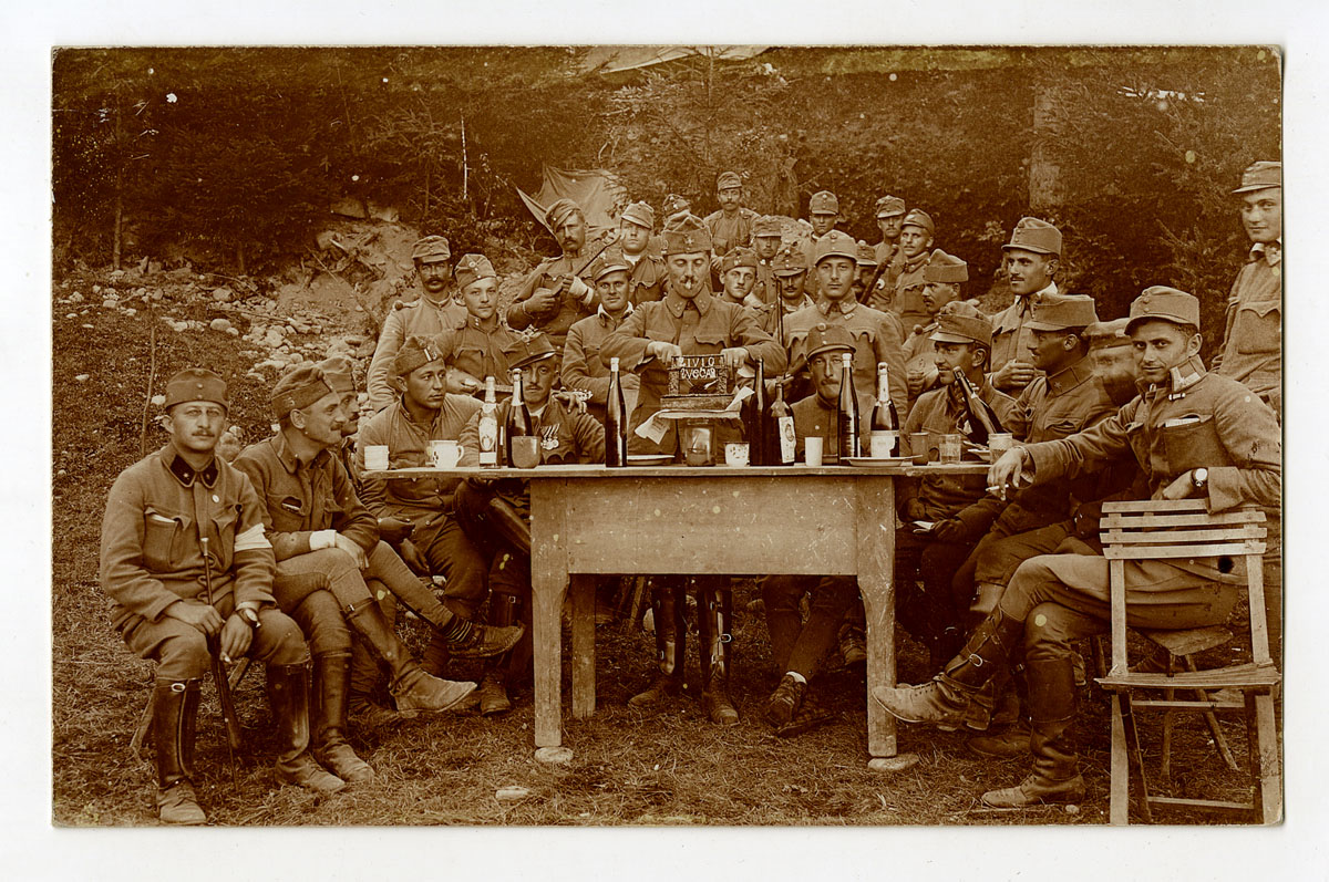 Opuštanje na bojištu (HR-HDA-1426 / 1905, Zbirka fotografija iz Prvog svjetskog rata)
